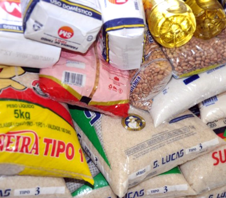 Servidores da DPE arrecadam alimentos e itens de higiene pessoal para serem doados aos desabrigados