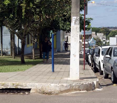 Semed assina acordo com a DPE se comprometendo a dotar biblioteca com acessibilidade
