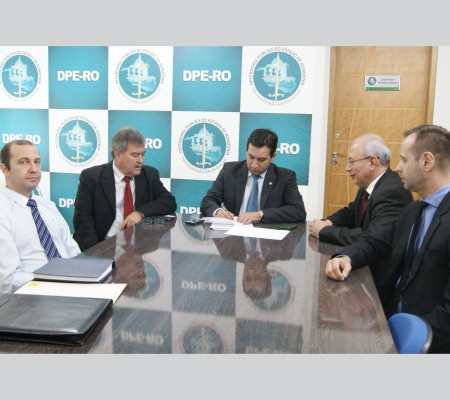 DPE assina convênio com mais uma instituição financeira