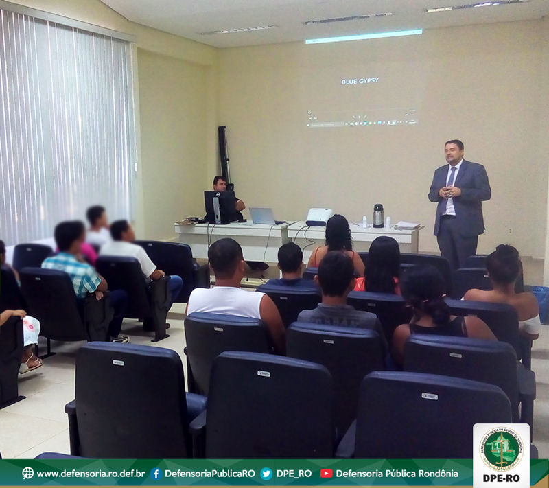 Defensor Público palestra aos pais e aos menores em conflito com a lei