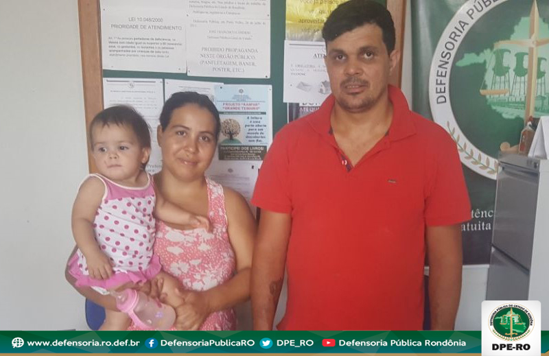 Comarca de Rolim de Moura doa alimentos não perecíveis para família de assistida