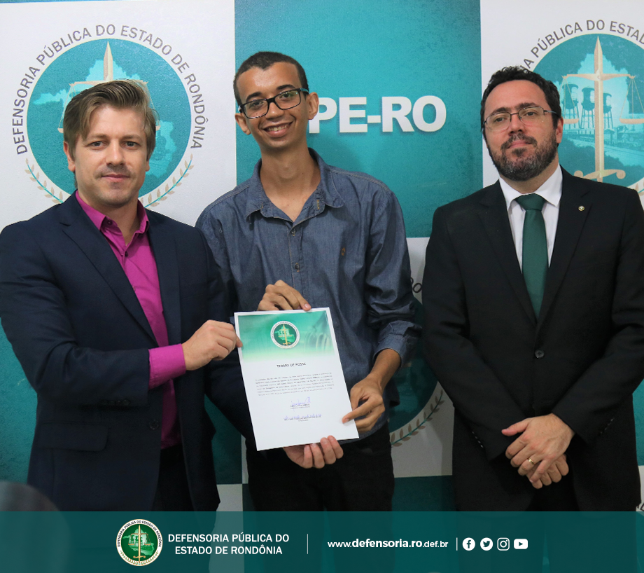 Defensoria Pública empossa novo estagiário de Informática