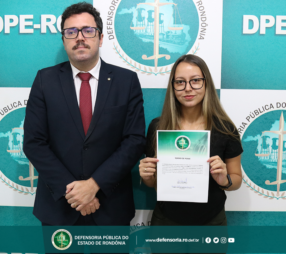 Defensoria empossa nova estagiária de Direito