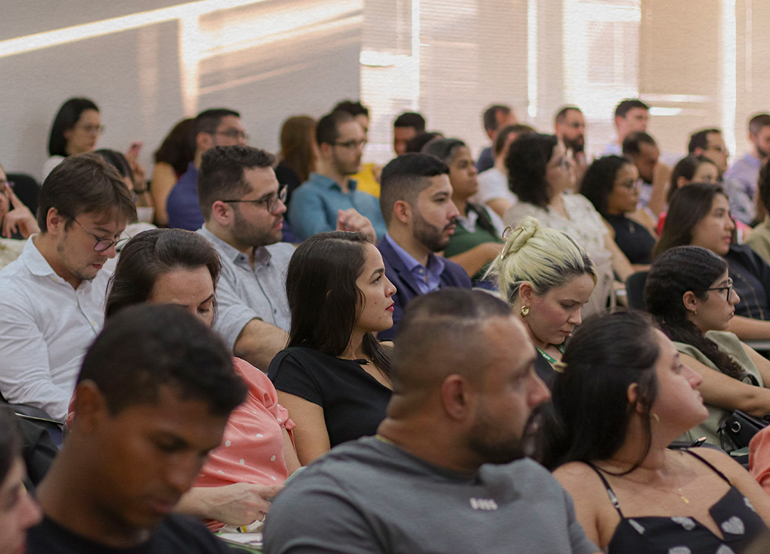 Acadêmicos, autoridades e sociedade em geral lotam auditório da Defensoria Pública no 1º Curso de Execução Penal da instituição em Cacoal