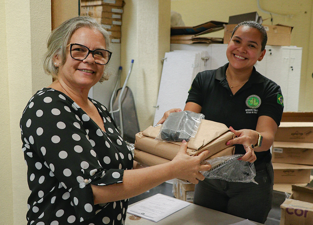 Saúde: Membros(as), servidores(as) e estagiários(as) da Defensoria Pública de Rondônia recebem kits ergonômicos para escritórios