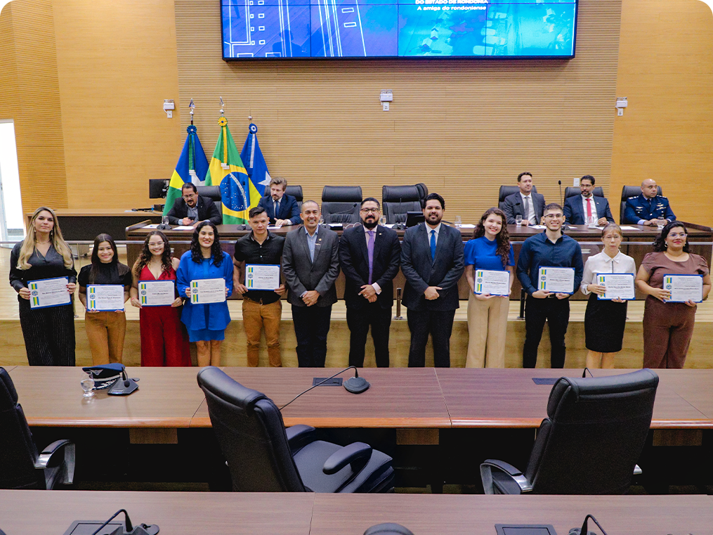 Defensoria Pública de Rondônia recebe destaque na ALE-RO: Votos de Louvor e Título de Cidadão Honorário são entregues a seus representantes