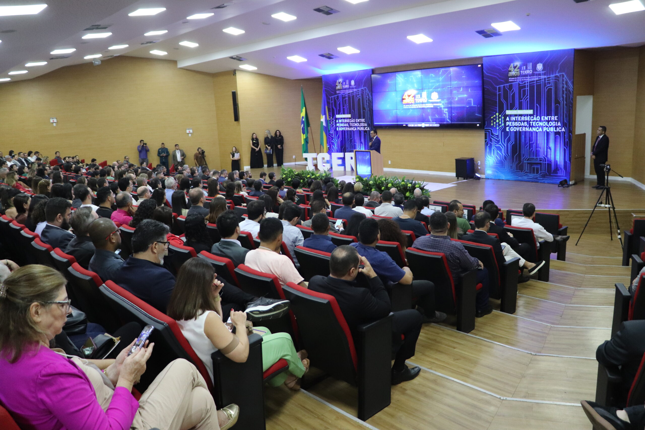 Institucional: Defensoria Pública participa da abertura do Fórum Nacional em comemoração aos 42 anos do TCE-RO e do MPC-RO