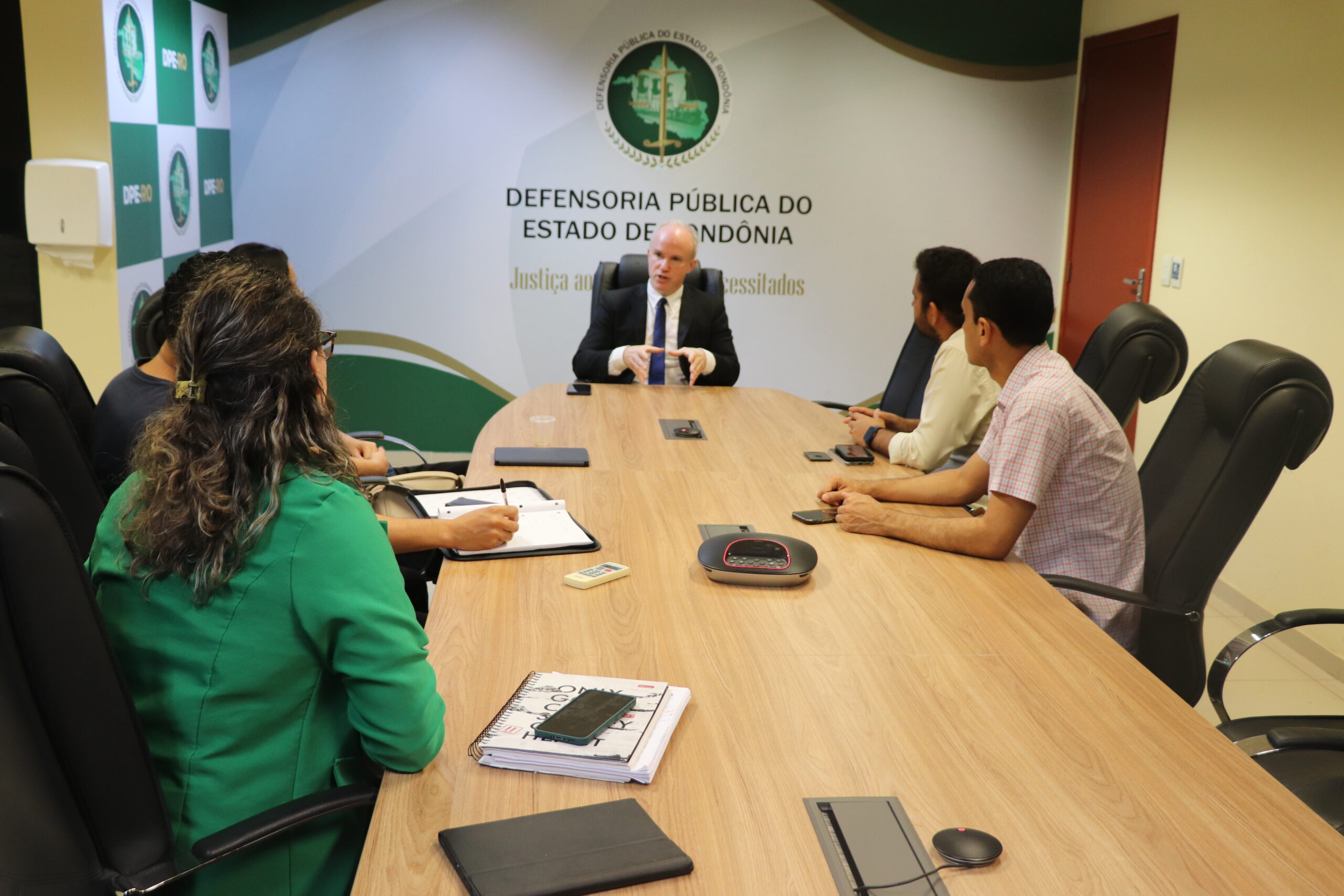 Educação em Direitos: Defensoria Pública de Rondônia recebe estudantes da Faculdade Católica em ação de extensão sobre direitos coletivos